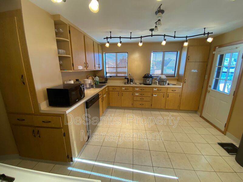 Charming 5 Bed 2 Bath House in Carnegie! property image