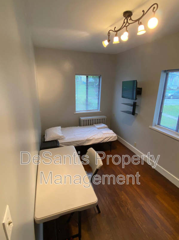 Charming 5 Bed 2 Bath House in Carnegie! property image