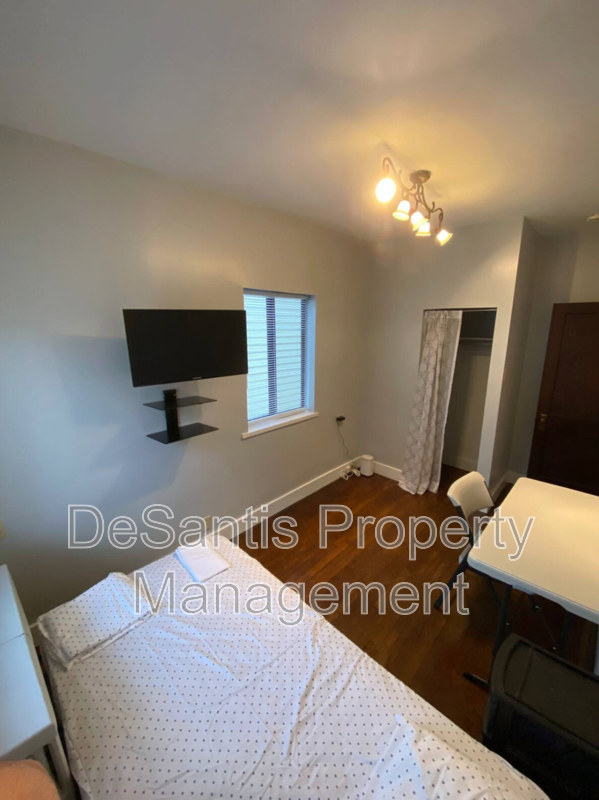 Charming 5 Bed 2 Bath House in Carnegie! property image