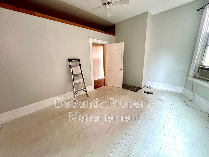 Pittsburgh - Huge 1 Bed 1 Bath - Charming Duplex property image