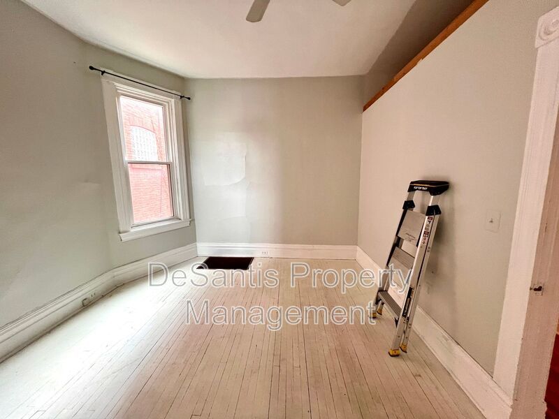 Pittsburgh - Huge 1 Bed 1 Bath - Charming Duplex property image