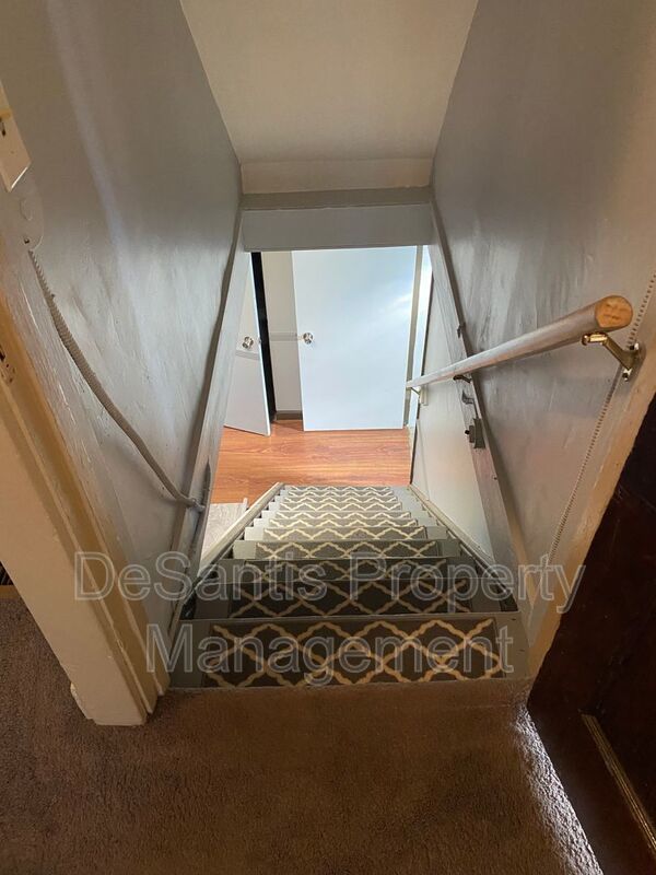 Charming 5 Bed 2 Bath House in Carnegie! property image