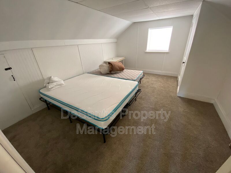 Charming 5 Bed 2 Bath House in Carnegie! property image