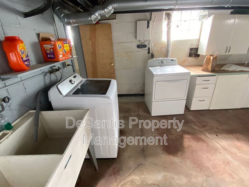 Charming 5 Bed 2 Bath House in Carnegie! property image
