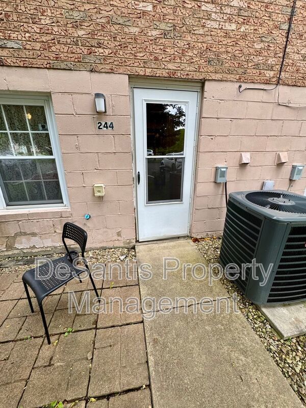 Charming 2 Bed 1 Bath in Cranberry! property image