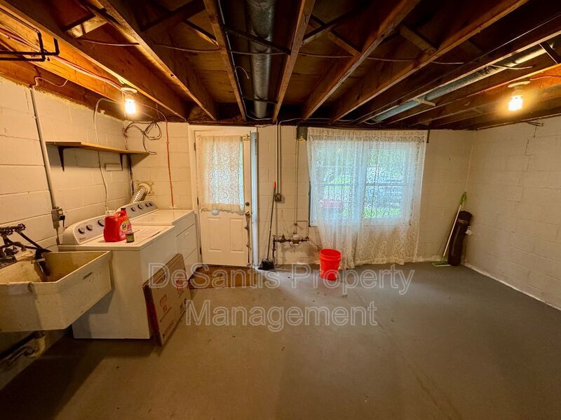 Charming 2 Bed 1 Bath in Cranberry! property image