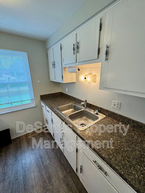 Charming 2 Bed 1 Bath in Cranberry! property image