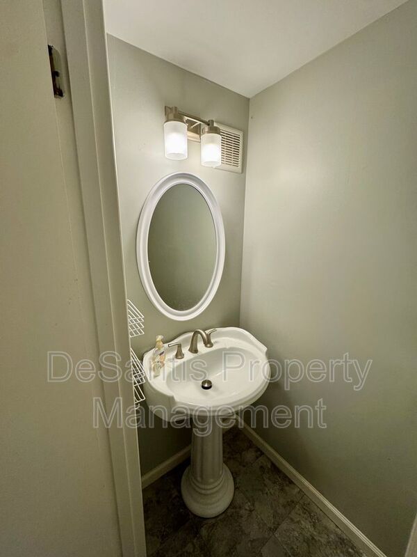 Charming 2 Bed 1 Bath in Cranberry! property image