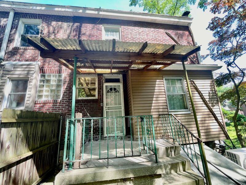 Charming Pittsburgh Retreat: 3-Bed Home with Hardwood Floors, Basement, and Private Porches property image