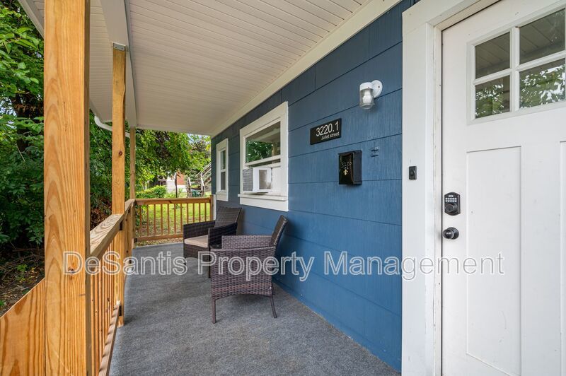 *Price Improved* Upper Level 2-Bed 1 Bath Apartment in Oakland! property image