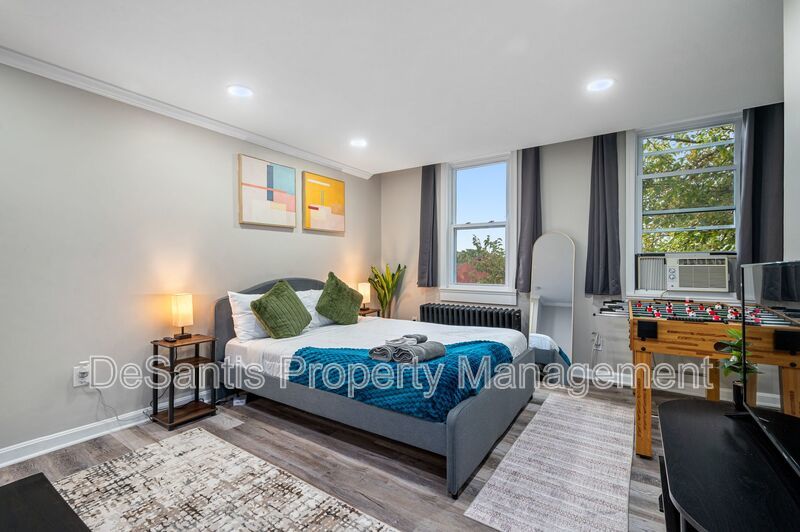 *Price Improved* Upper Level 2-Bed 1 Bath Apartment in Oakland! property image