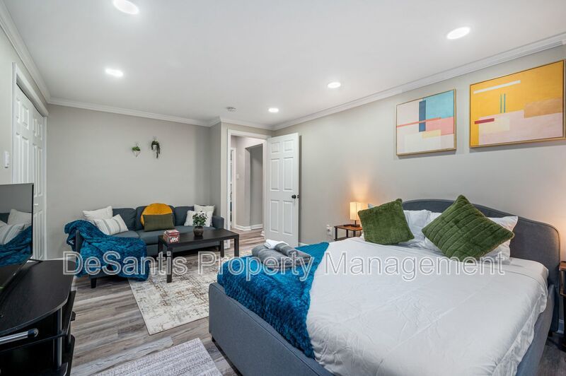 *Price Improved* Upper Level 2-Bed 1 Bath Apartment in Oakland! property image
