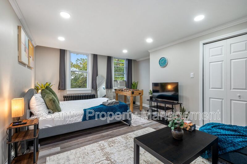 *Price Improved* Upper Level 2-Bed 1 Bath Apartment in Oakland! property image