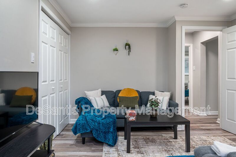 *Price Improved* Upper Level 2-Bed 1 Bath Apartment in Oakland! property image