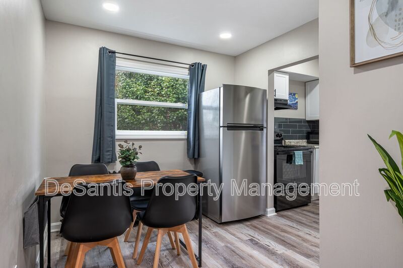 *Price Improved* Upper Level 2-Bed 1 Bath Apartment in Oakland! property image