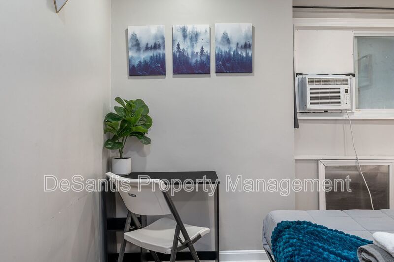 *Price Improved* Upper Level 2-Bed 1 Bath Apartment in Oakland! property image