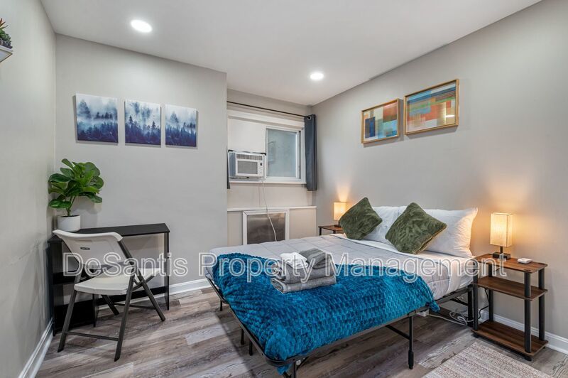*Price Improved* Upper Level 2-Bed 1 Bath Apartment in Oakland! property image