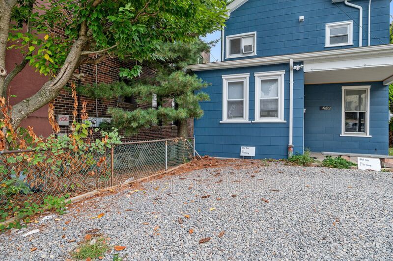 *Price Improved* Upper Level 2-Bed 1 Bath Apartment in Oakland! property image