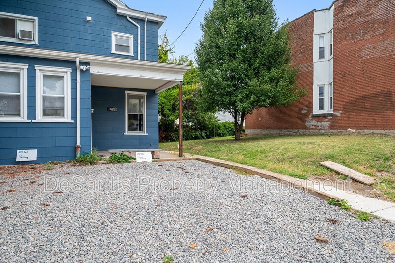 *Price Improved* Upper Level 2-Bed 1 Bath Apartment in Oakland! property image