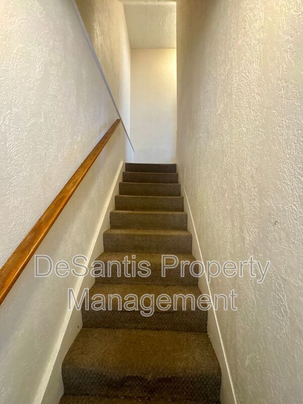 Cozy & Bright 2 Bedroom in Carrick! property image