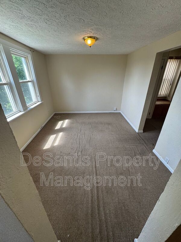 Cozy & Bright 2 Bedroom in Carrick! property image