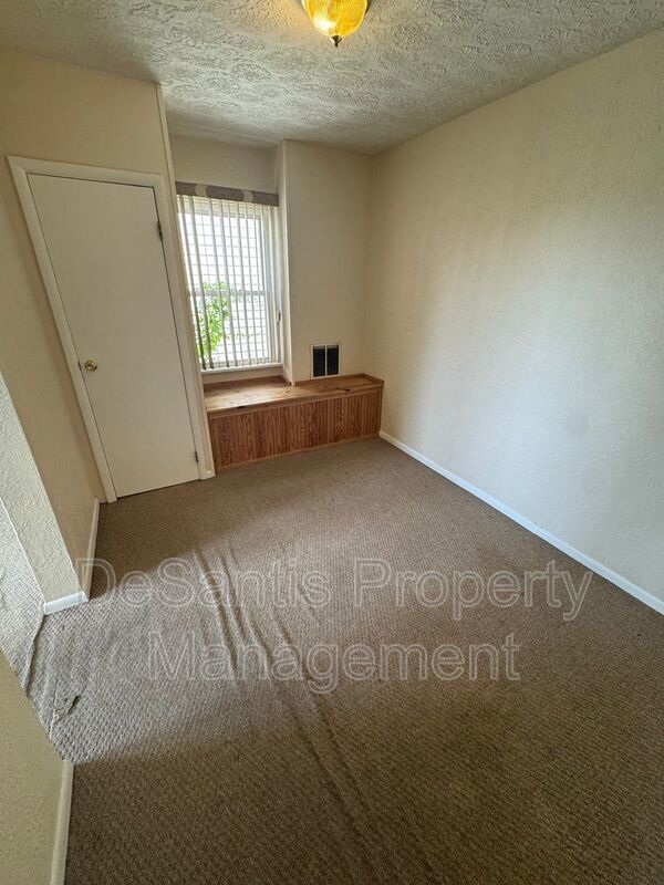 Cozy & Bright 2 Bedroom in Carrick! property image