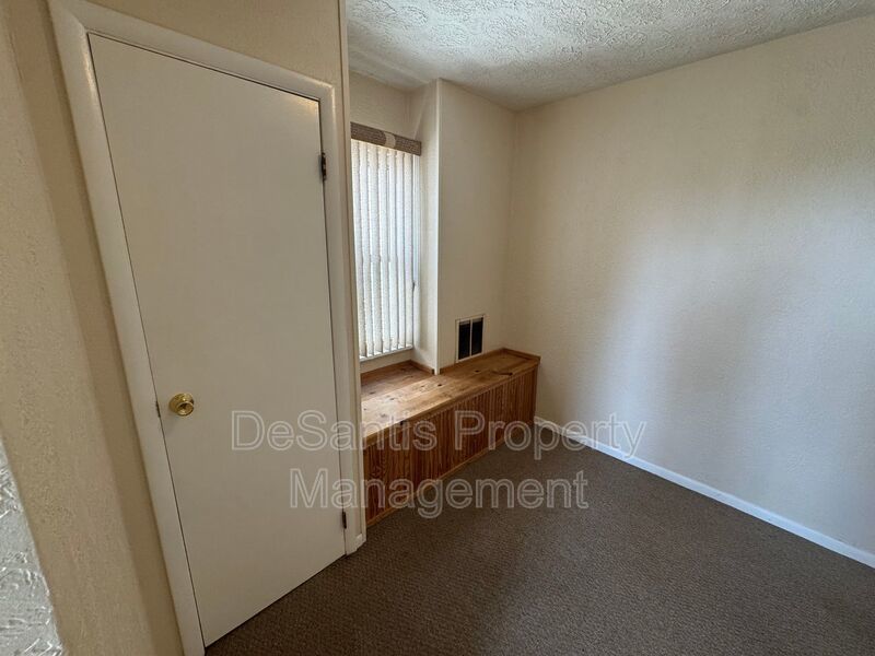Cozy & Bright 2 Bedroom in Carrick! property image