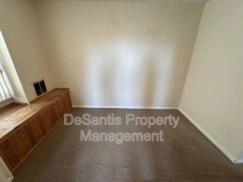 Cozy & Bright 2 Bedroom in Carrick! property image