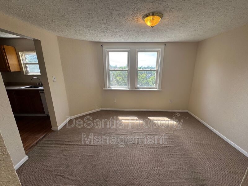 Cozy & Bright 2 Bedroom in Carrick! property image