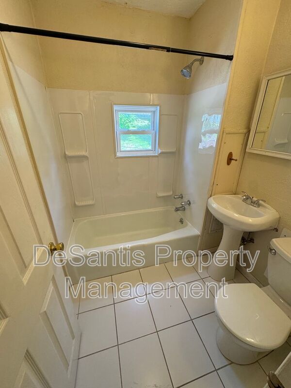 Cozy & Bright 2 Bedroom in Carrick! property image
