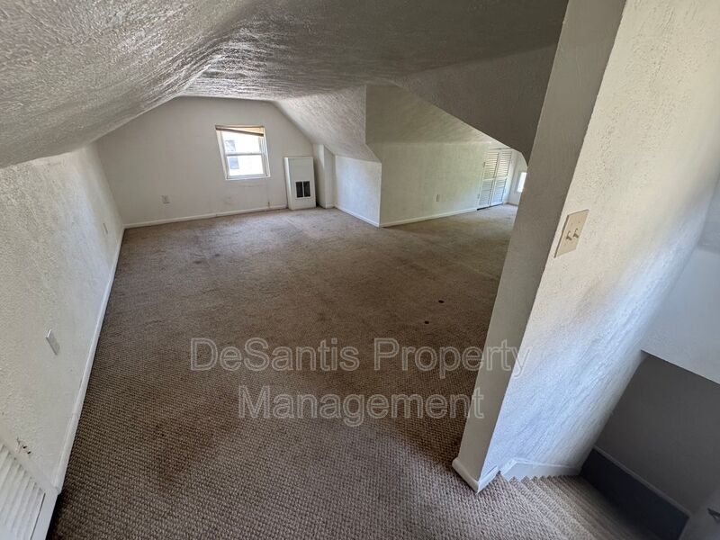 Cozy & Bright 2 Bedroom in Carrick! property image
