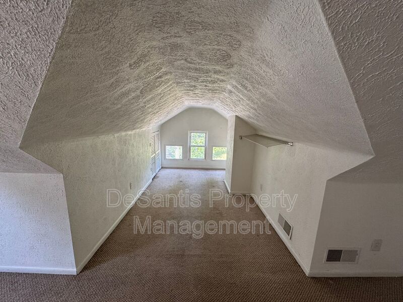 Cozy & Bright 2 Bedroom in Carrick! property image
