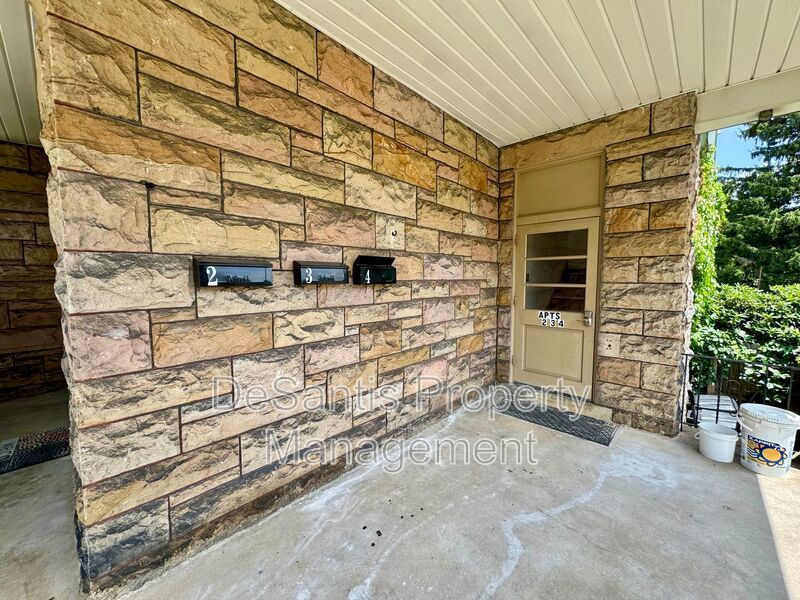 Spacious 2 Bed 1 Bath in Cheswick! property image
