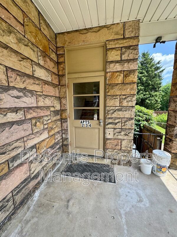 Spacious 2 Bed 1 Bath in Cheswick! property image