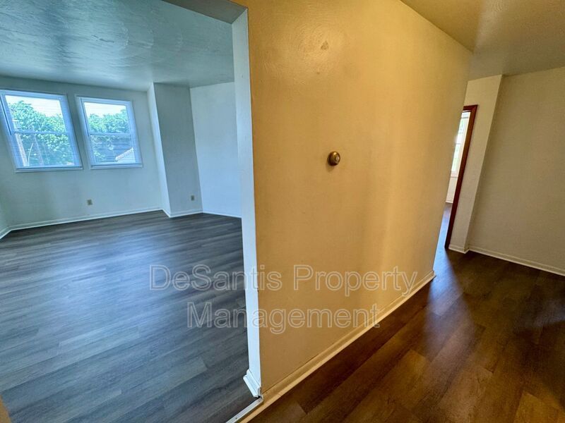 Spacious 2 Bed 1 Bath in Cheswick! property image
