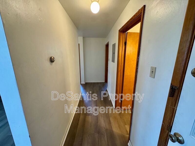 Spacious 2 Bed 1 Bath in Cheswick! property image