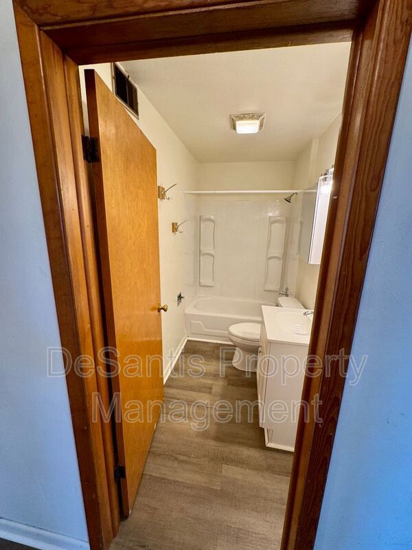 Spacious 2 Bed 1 Bath in Cheswick! property image