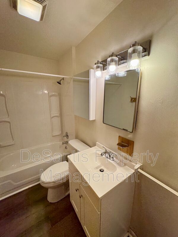 Spacious 2 Bed 1 Bath in Cheswick! property image