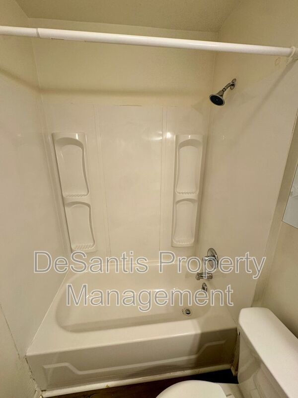Spacious 2 Bed 1 Bath in Cheswick! property image