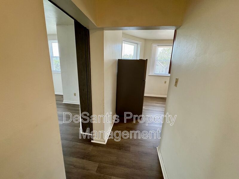 Spacious 2 Bed 1 Bath in Cheswick! property image