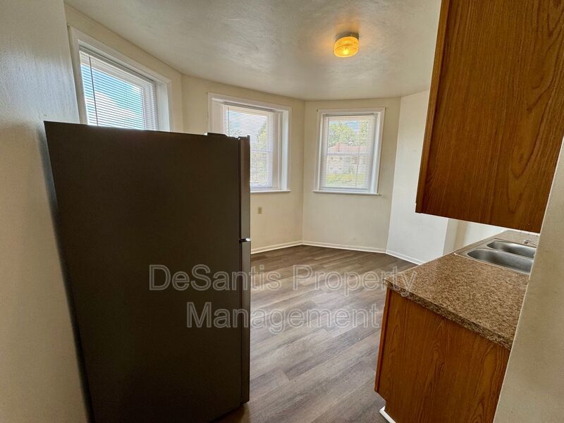 Spacious 2 Bed 1 Bath in Cheswick! property image