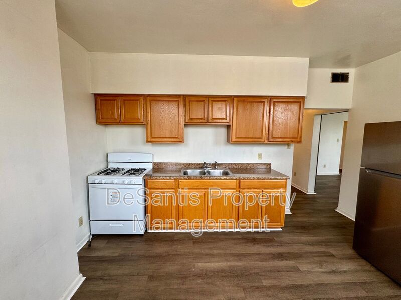 Spacious 2 Bed 1 Bath in Cheswick! property image