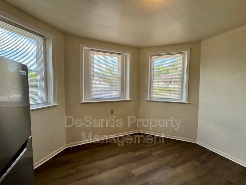 Spacious 2 Bed 1 Bath in Cheswick! property image