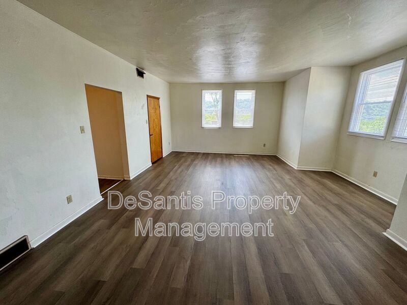 Spacious 2 Bed 1 Bath in Cheswick! property image