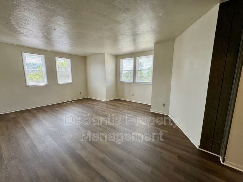 Spacious 2 Bed 1 Bath in Cheswick! property image