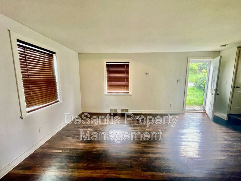 Exquisite 3 Bed, 1 Bath Retreat at 5705 Hilltop, Verona, PA property image