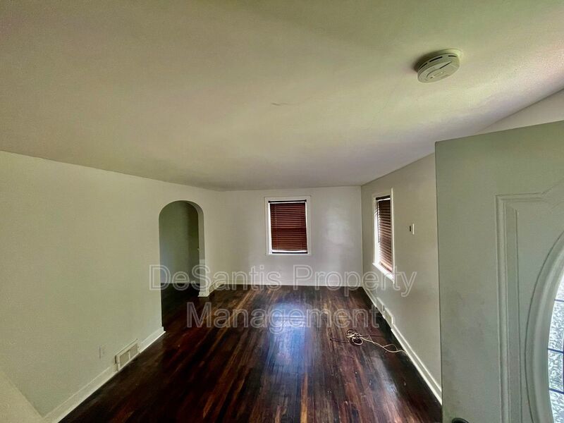 Exquisite 3 Bed, 1 Bath Retreat at 5705 Hilltop, Verona, PA property image