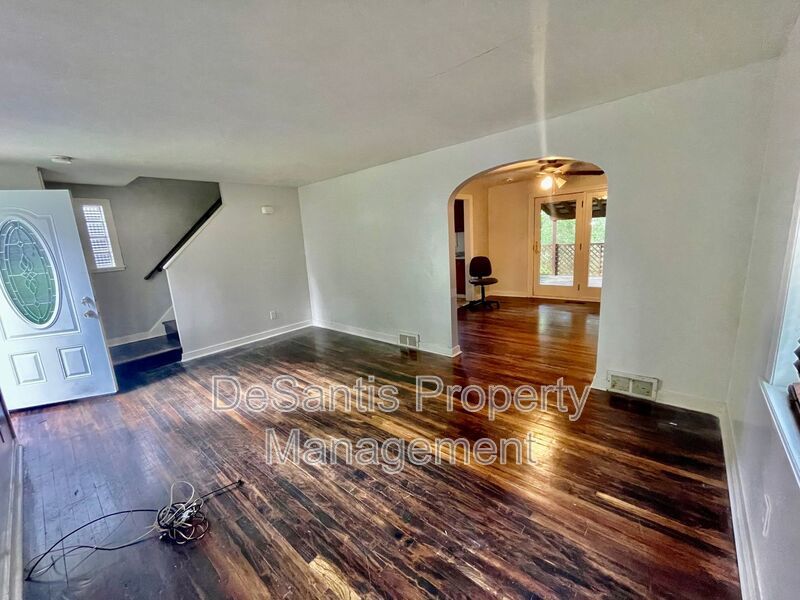 Exquisite 3 Bed, 1 Bath Retreat at 5705 Hilltop, Verona, PA property image