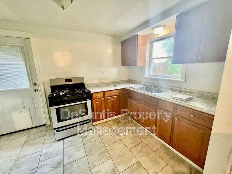 Exquisite 3 Bed, 1 Bath Retreat at 5705 Hilltop, Verona, PA property image
