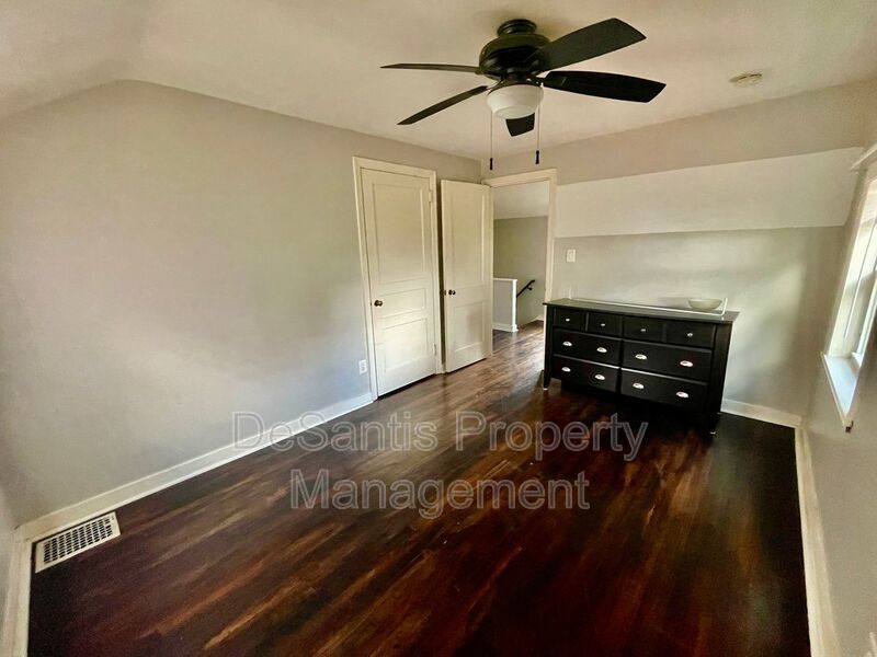 Exquisite 3 Bed, 1 Bath Retreat at 5705 Hilltop, Verona, PA property image